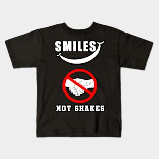 Social Distancing - Smile - No shakes Kids T-Shirt